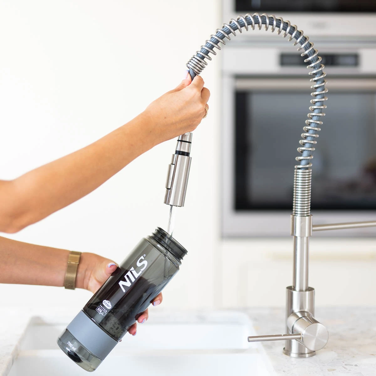 Veepudel NILS NCD07, 700 ml, must-hall