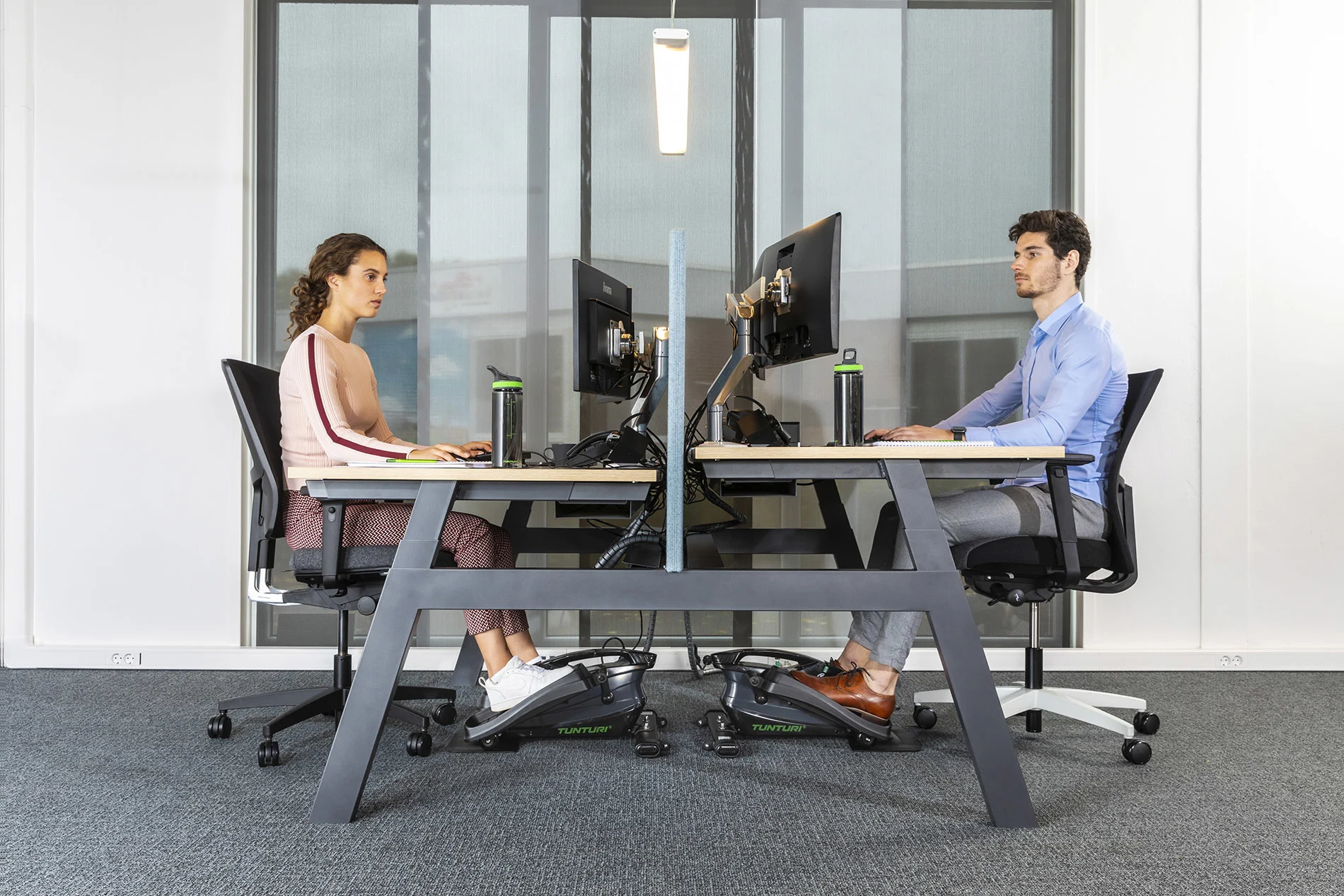 Miniratas TUNTURI Cardio Fit D10 Under Desk bike