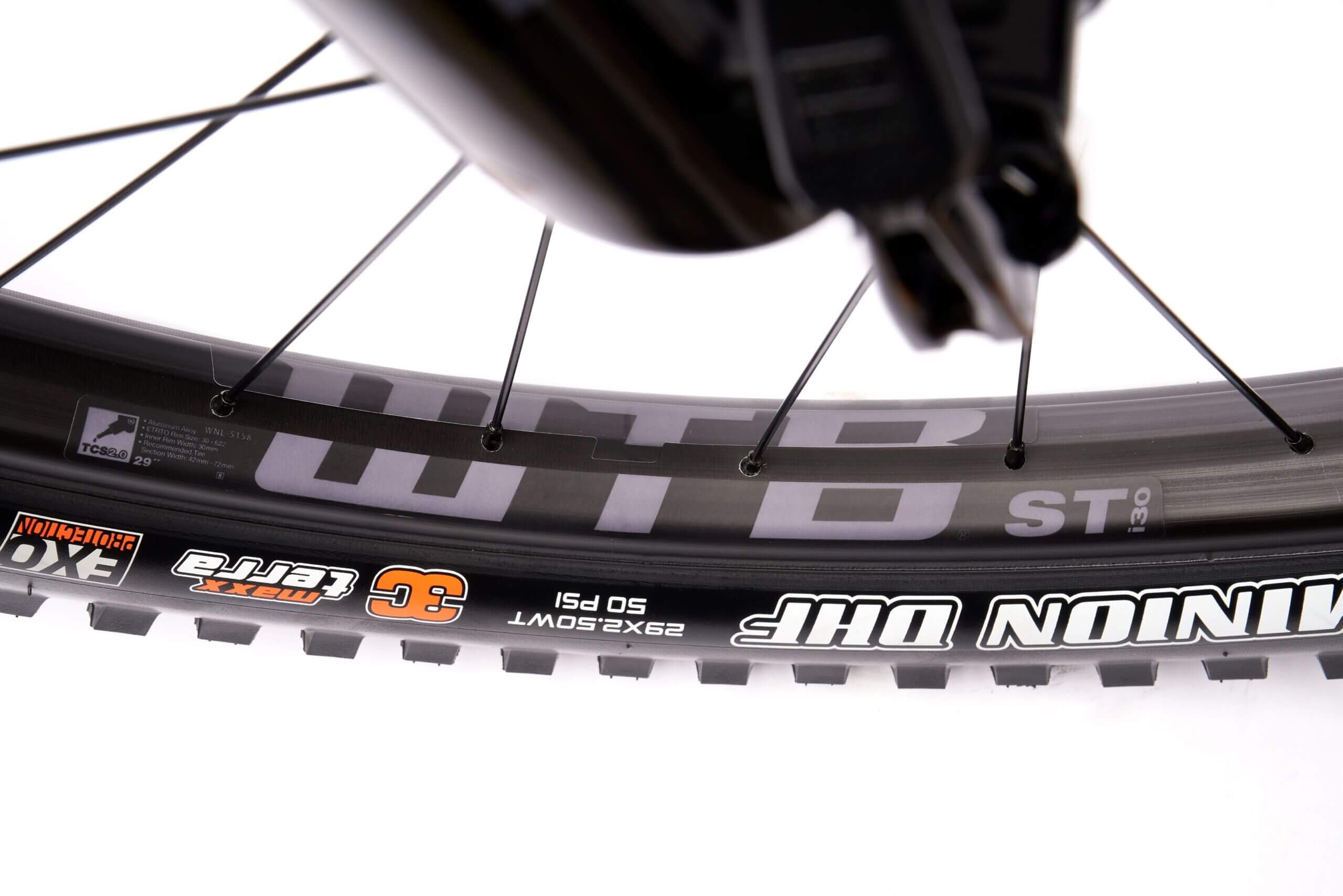 29-tolline maastikuratas Kona Honzo DL, must (M)