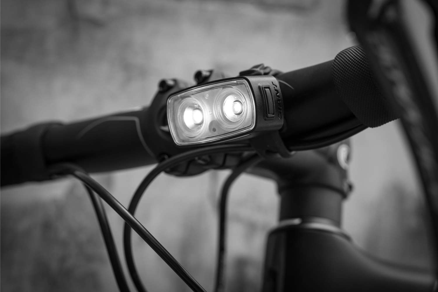 Esituli Giant Recon HL 200