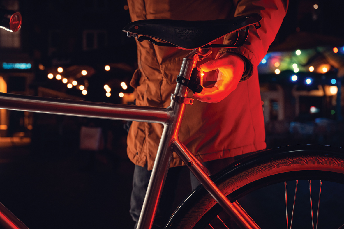 Tagatuli AXA Dwn Rear Brake light