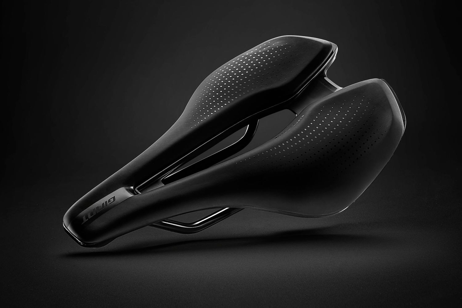 Sadul GIANT Fleet SL must