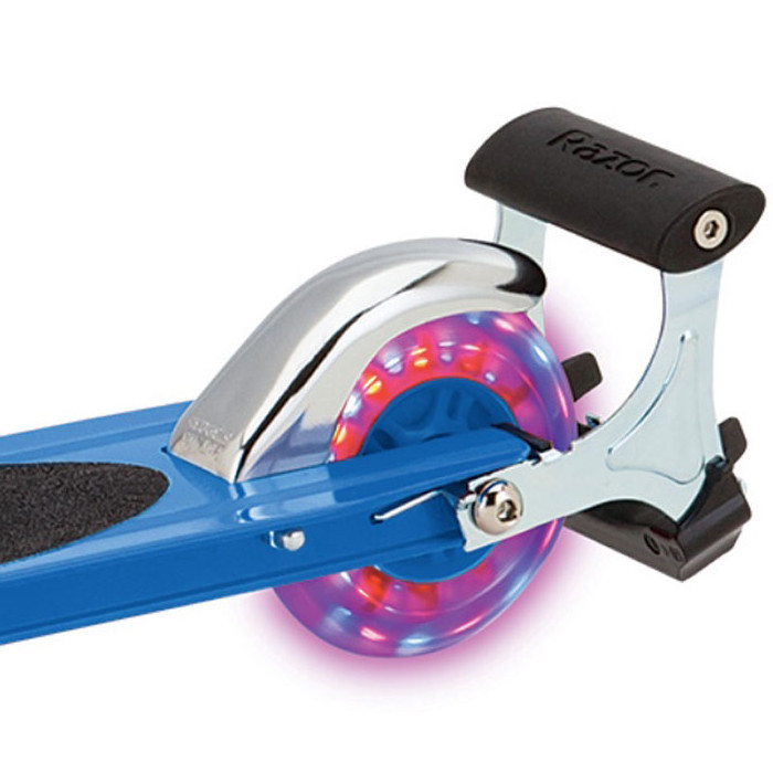 Tõukeratas Razor S Spark sädemeid pilduv