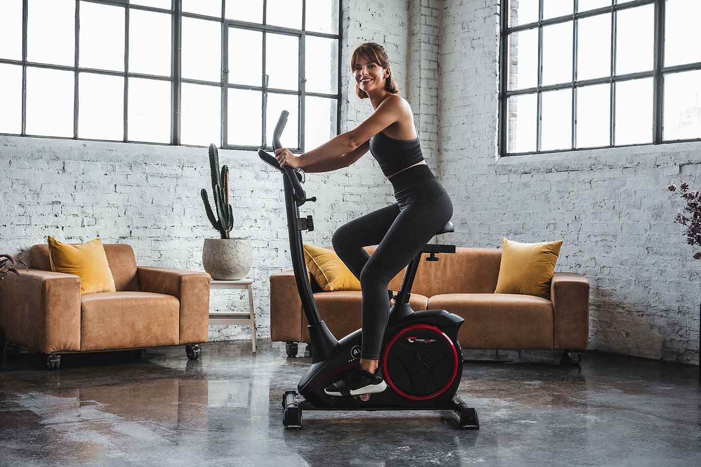 Velotrenažöör CHRISTOPEIT AL 1, must